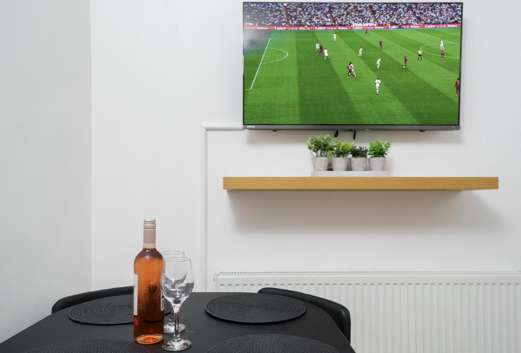 Cozy 2-Bed Garden Flat, With Free Private Parking, Wembley Lejlighed London Eksteriør billede